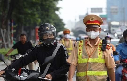 Vượt đèn đỏ bị phạt đến 20 triệu, từ năm 2025 nhiều lỗi giao thông tăng mức phạt