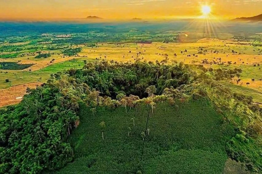 Việt Nam có thêm một di tích quốc gia: Là ngọn núi lửa 'đẹp như tranh vẽ' nằm ở tỉnh nắm giữ trữ lượng bô xít lớn nhất cả nước