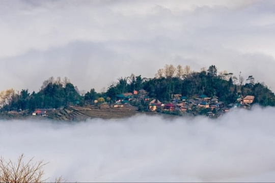 ‘Bản làng trên mây’ cao trên 2.000m ở vùng Tây Bắc Việt Nam: 100% là người dân tộc Hà Nhì, cách thị trấn nhỏ đẹp nhất thế giới hơn 80km