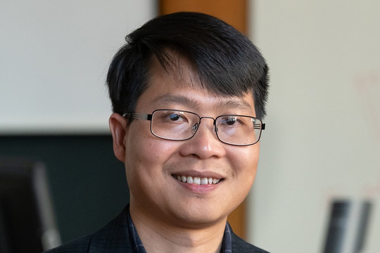 PGS.TS người Việt từng bỏ học vì nhà vỡ nợ trở thành trưởng nhóm nghiên cứu Đại học Hoàng gia London, được Hiệp hội Vật liệu thế giới vinh danh