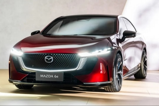 Ra mắt mẫu xe điện 'kế vị' Mazda6, chạy 555km/lần sạc, thách thức Toyota Camry và Tesla Model 3