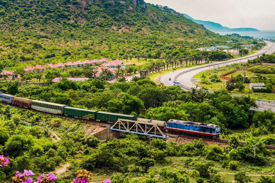 Chuyến tàu chạy hơn 1.700km của Việt Nam vào top 9 hành trình tàu hỏa đẹp nhất thế giới