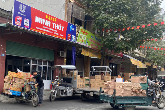 'Thủ phủ' bánh kẹo Hà Nội tất bật không ngơi tay dịp cận Tết