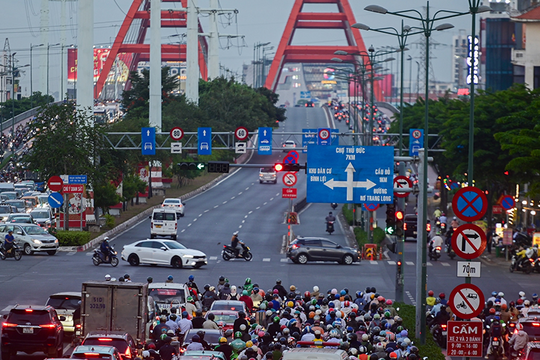 Người dân ‘sợ’ đèn tín hiệu giao thông, CSGT TPHCM thêm hướng dẫn