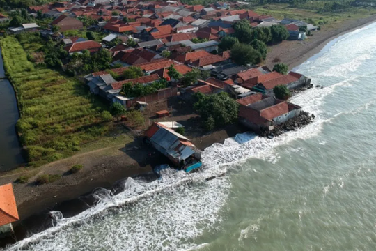 Nền kinh tế lớn nhất Đông Nam Á triển khai siêu dự án bức tường biển dài 700km với chi phí khổng lồ