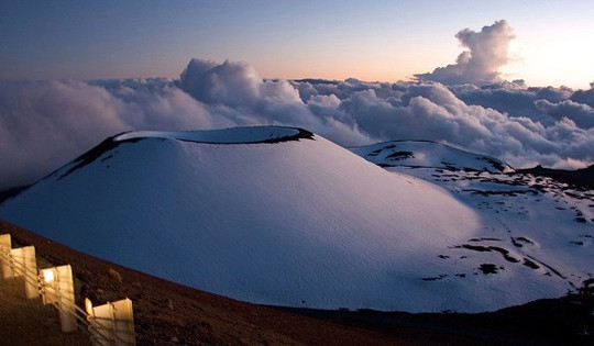 Không phải Everest, đây mới là ngọn núi cao nhất thế giới