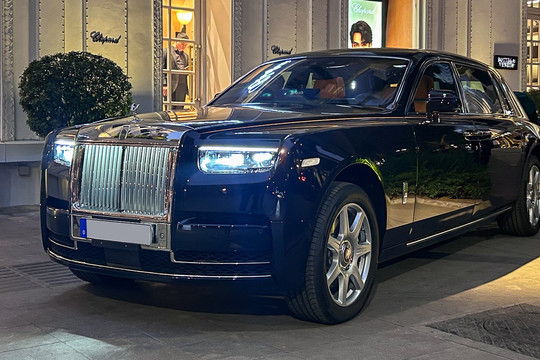 Thêm siêu sedan Rolls-Royce Phantom VIII về Việt Nam, giá trên 60 tỷ đồng