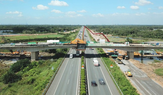 Chỉ 2 tháng nữa, sẽ làm cầu vượt giải tỏa ‘xung đột’ trên tuyến quốc lộ dài nhất Việt Nam nối cao tốc Phan Thiết - Dầu Giây