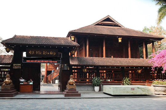 Người đàn ông sở hữu ngôi nhà sàn bằng gỗ lim lớn nhất Việt Nam: Chi phí 200 tỷ đồng, xây trong 4 năm với hơn 10.000 công thợ