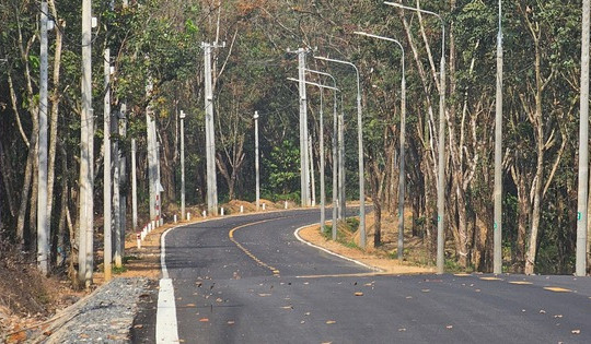 Đẹp như trời Âu con đường 'mới coong' xuyên rừng cao su cạnh siêu sân bay lớn nhất Việt Nam