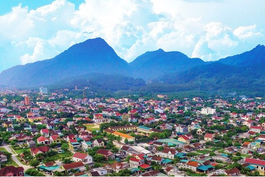 Dãy núi 99 đỉnh từng là cố đô từ thời ông nội của Vua Hùng, trở thành phế đô chỉ vì một con chim phượng bay đi