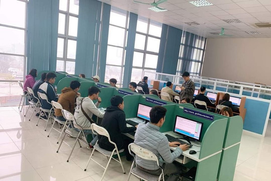 Từ nay, trượt lý thuyết giấy phép lái xe vẫn được thi các phần còn lại