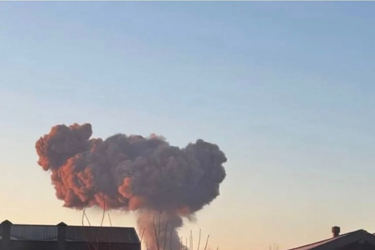 Ukraine tấn công dữ dội vào vùng Saratov, sân bay Nga bốc cháy