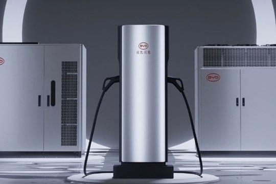 3 hãng xe Trung Quốc chạy đua giành ngôi vương sạc siêu tốc