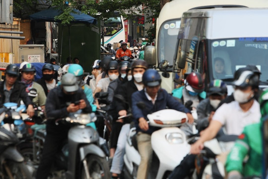 Cửa ngõ Hà Nội đông đúc trước kỳ nghỉ lễ Giỗ Tổ Hùng Vương