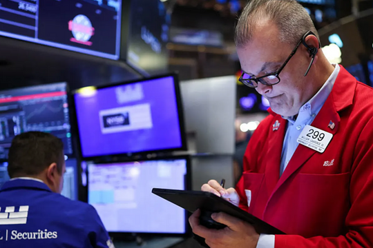 Phố Wall hoảng loạn: Dow Jones lao dốc hơn 2.200 điểm vì lo ngại ông Trump châm ngòi chiến tranh thương mại toàn cầu