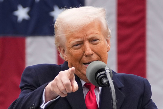 Tổng thống Trump chuẩn bị áp thuế mới với ngành công nghiệp quan trọng của châu Âu