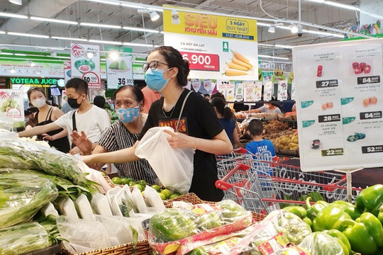 Khi giá cả toàn cầu biến động, Việt Nam làm gì để giữ lạm phát trong tầm kiểm soát?