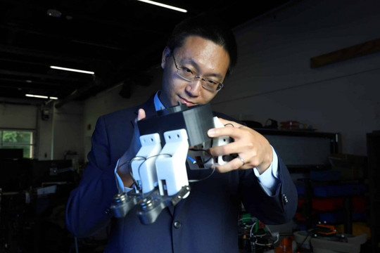 Chỉ cần mô tả bằng lời, hệ thống AI mới có thể tự thiết kế và chế tạo robot thật theo đúng ý người dùng
