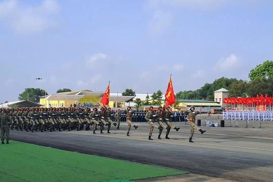 Sáng nay, 'biển người' thuộc lực lượng Quân đội, Công an đổ về sân bay Biên Hòa