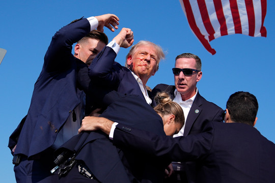 Chân dung ông Obama ở Nhà Trắng bị thay bằng ông Trump bị ám sát hụt