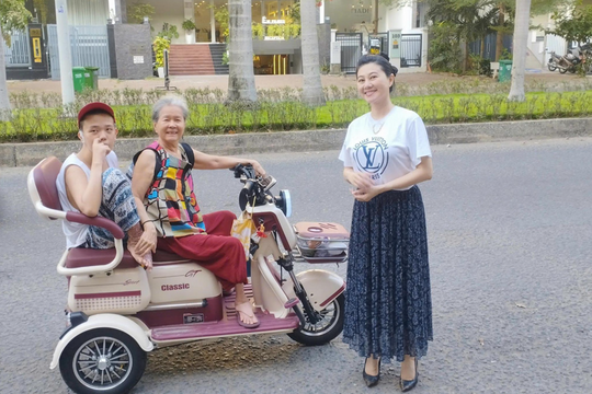 ‘Phú bà’ cải lương trẻ nhất được phong NSND, từng 2 lần đắc cử đại biểu HĐND: U45 độc thân, sở hữu biệt thự mặt tiền đẹp như cung điện