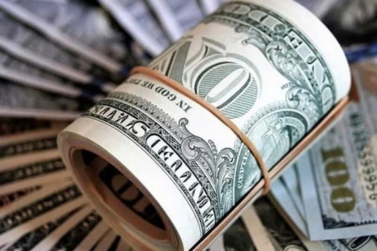 Ngân hàng Nhà nước giảm sâu tỷ giá trung tâm, giá USD tại ngân hàng vẫn ‘ngược dòng’ tăng mạnh