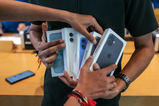 'Thoát nạn trong gang tấc', Apple tức tốc dịch chuyển khỏi Trung Quốc