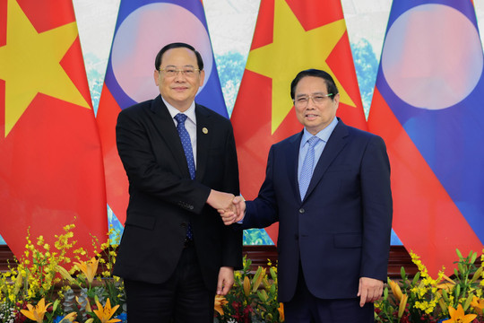 Thủ tướng Phạm Minh Chính gặp, làm việc với Thủ tướng Lào nhân dịp dự Hội nghị Thượng đỉnh P4G