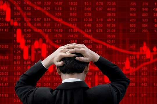 Chứng khoán tiếp tục giảm sâu, FPT, KBC nằm sàn