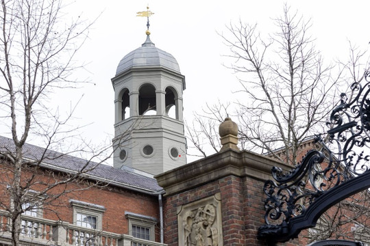 Chính quyền Mỹ đe dọa tước quyền tuyển sinh quốc tế của Đại học Harvard
