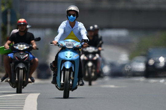 Dự báo thời tiết 17/4/2025: Hà Nội nắng 35 độ, ngoài đường nhựa nóng bỏng hơn