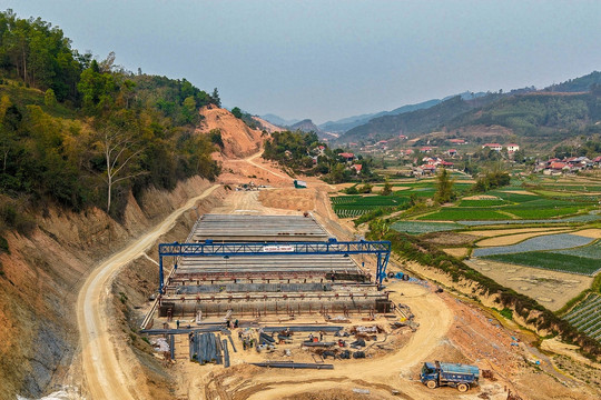 Hình ảnh mới nhất tại điểm đầu tiên của trục cao tốc Bắc - Nam