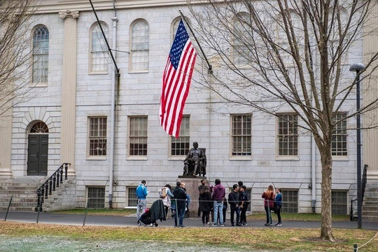 Đại học Harvard danh giá có thể bị tước quyền tuyển sinh sinh viên quốc tế, Bộ An ninh Nội địa Mỹ đã ra 'tối hậu thư'