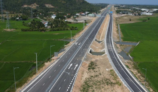 Từ chiều nay, người dân có thể lưu thông trên 70km cao tốc gần 12.000 tỷ do liên danh Sơn Hải thi công
