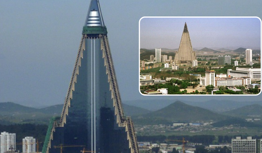 Bí ẩn về tòa tháp chọc trời 105 tầng bỏ hoang cao bậc nhất thế giới: Khối 'kim tự tháp' sừng sững giữa Thủ đô suốt gần 40 năm chưa từng đón bất kỳ vị khách nào