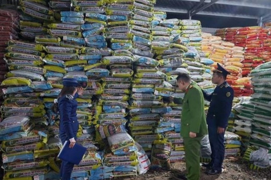 Phát hiện công ty sản xuất hơn 67 tấn phân bón giả mạo nhãn hiệu 'Rồng Mỹ' và 'Việt Xô' tại Thanh Hóa