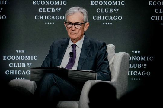 Dow Jones lao dốc gần 1.000 điểm sau khi ông Trump ép Chủ tịch Fed 'hạ lãi suất ngay lập tức'