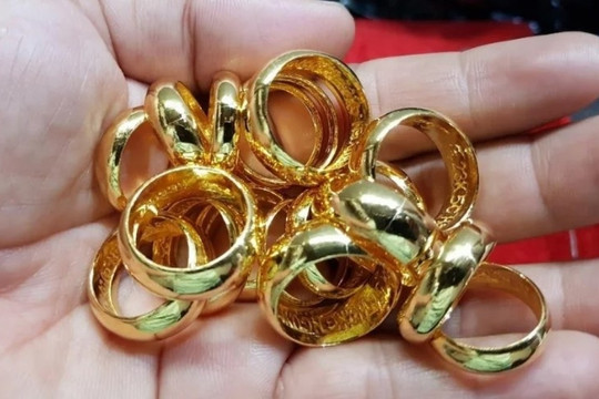 Giá vàng nhẫn chính thức vượt mức 12 triệu đồng/1 chỉ