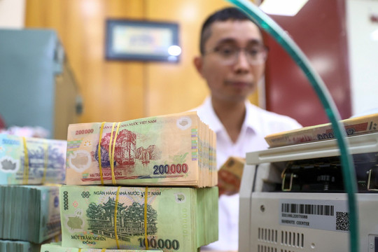 Lãi suất ngân hàng hôm nay 23/4/2025: Nhà băng top đầu tăng lãi huy động