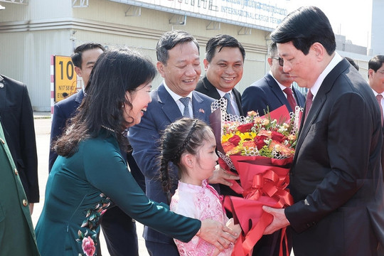 Chủ tịch nước Lương Cường đến Vientiane, bắt đầu thăm Lào