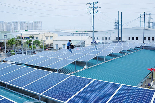 Việt Nam sẵn sàng trao đổi với  Mỹ về thuế pin mặt trời