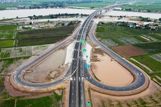 Cầu gần 1.500 tỷ đồng vượt sông Đáy 'nằm chờ' kết nối cao tốc