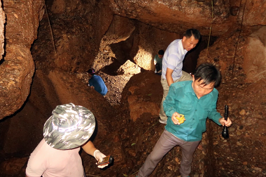 Phát hiện nhiều bộ ‘hài cốt’ trong một hàng đá ở Việt Nam, chính quyền lập tức vào cuộc
