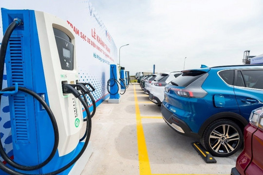 Bắt tay VinFast, ông lớn xăng dầu quy mô 1,5 tỷ USD phủ sóng trạm sạc gấp 3 lần mục tiêu đề ra