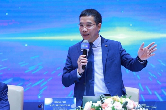 Tại sao MB chơi nước cờ đôi: Vừa phát hành mới, vừa thu gom cổ phiếu cũ?
