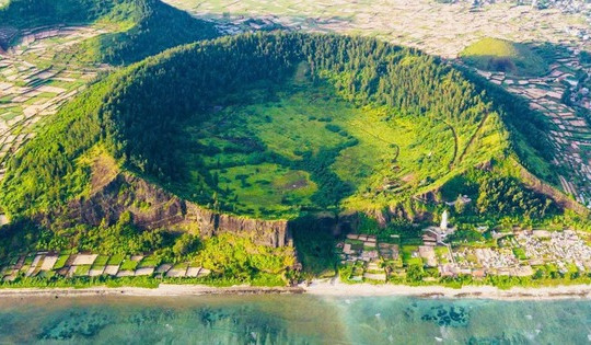Huyện đảo miền Trung được ví như 'Maldives của Việt Nam' thông tin về việc lấn biển xây sân bay