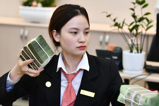 Lãi suất ngân hàng hôm nay 28/4/2025: Top 3 nhà băng có lãi suất cao nhất