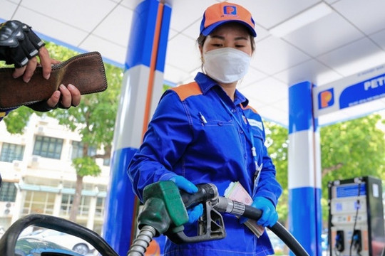 Lùi thời gian điều chỉnh giá xăng dầu sang ngày 5/5