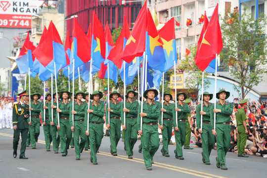 Đại lễ 30/4: Tự hào hai tiếng Việt Nam